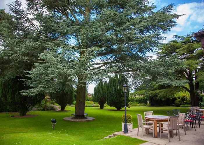 Parsonage & SpaSpa Hotel